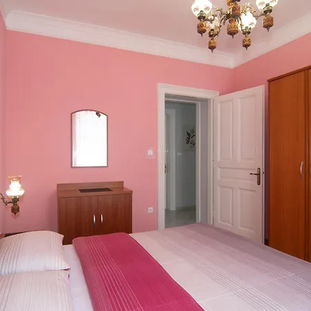 Apartman Salona *