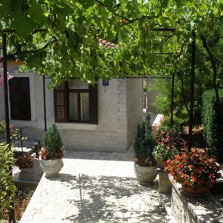 Salona Apartment *