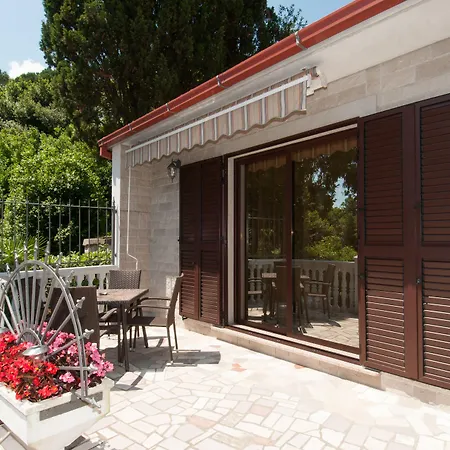 Salona Apartment